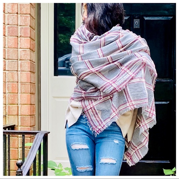 ShopEvelynne Accessories - ABSOLUTELY FABULOUS PLAID  PRINT SCARF/SHAWL
